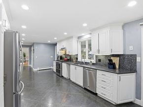 24 Angelica Dr, Framingham MA 01701