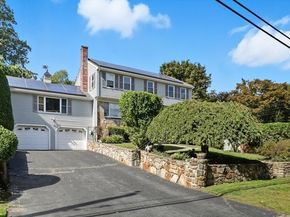 24 Angelica Dr, Framingham MA 01701