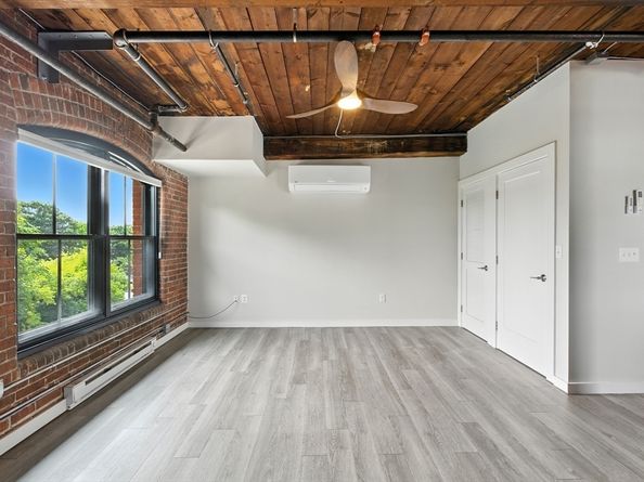 55 Sterling St 212, Clinton MA 01510