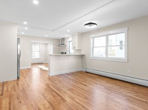 20 Beacon St, Gloucester MA 01930