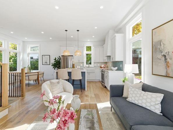 35 Richardson St 4, Somerville MA 02145