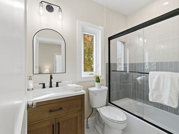 35 Richardson St 4, Somerville MA 02145