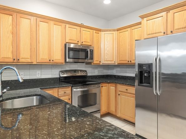 22 Broadmoor Ln 22, Peabody MA 01960