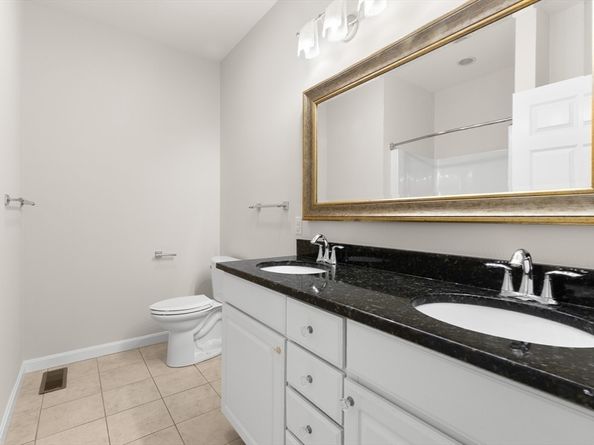 22 Broadmoor Ln 22, Peabody MA 01960