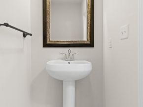 22 Broadmoor Ln 22, Peabody MA 01960