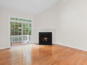 22 Broadmoor Ln 22, Peabody MA 01960