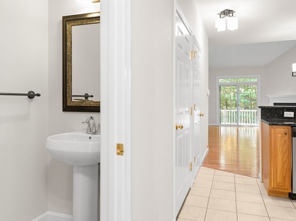 22 Broadmoor Ln 22, Peabody MA 01960