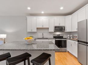 401 Emery Ln 104, Sudbury MA 01776