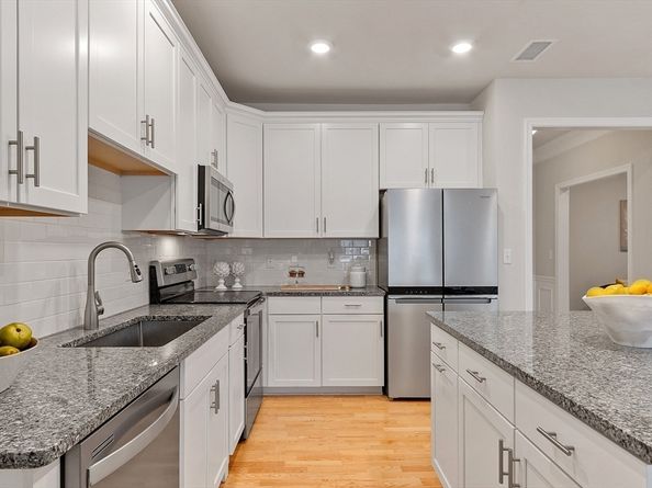 401 Emery Ln 104, Sudbury MA 01776