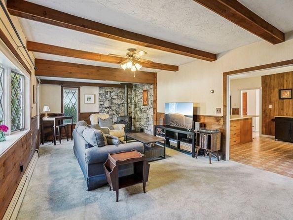 4 Westboro Rd, Grafton MA 01536