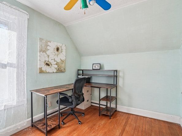 4 Westboro Rd, Grafton MA 01536