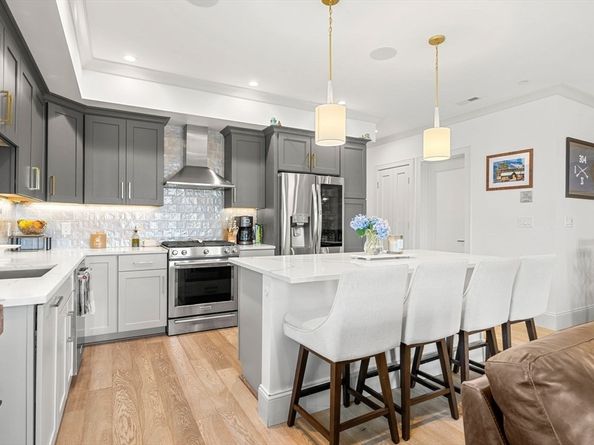 251 Minot St 6, Boston MA 02124