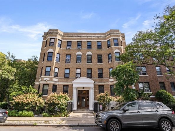 60 Queensberry St 8, Boston MA 02215