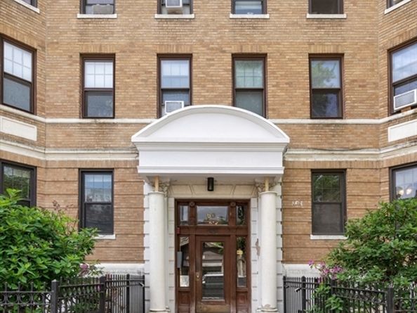 60 Queensberry St 8, Boston MA 02215