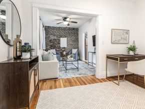 60 Queensberry St 8, Boston MA 02215