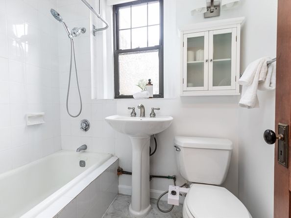 60 Queensberry St 8, Boston MA 02215