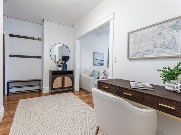 60 Queensberry St 8, Boston MA 02215