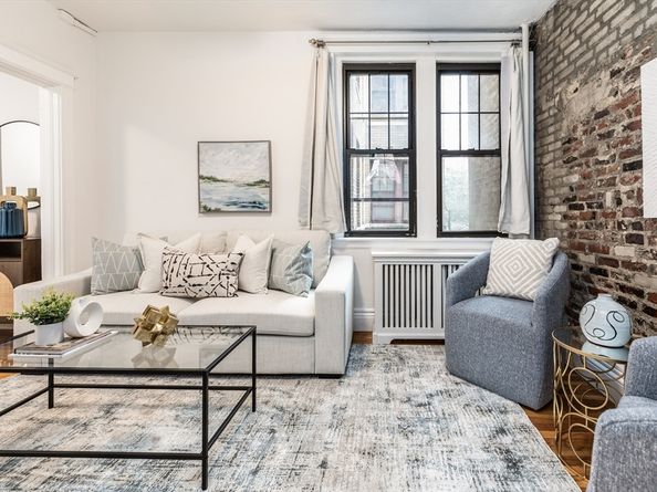 60 Queensberry St 8, Boston MA 02215