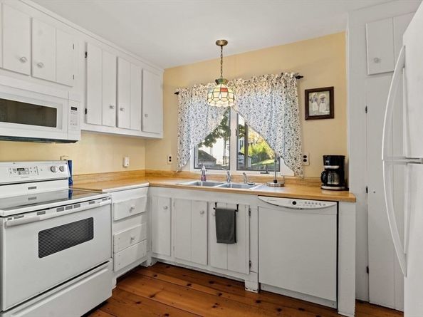 317 Middlesex St, North Andover MA 01845
