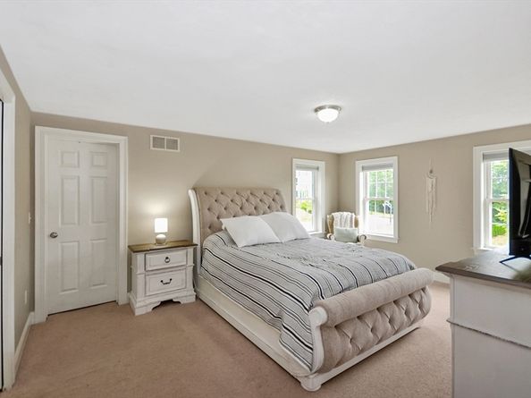 8 Autumn Gate Cir, Millbury MA 01527