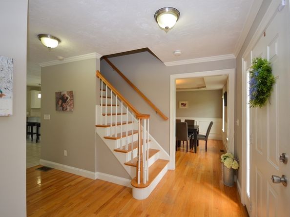 8 Autumn Gate Cir, Millbury MA 01527