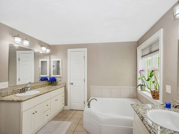 8 Autumn Gate Cir, Millbury MA 01527