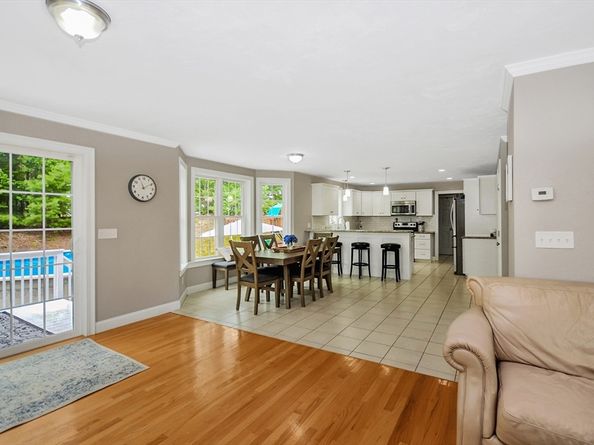 8 Autumn Gate Cir, Millbury MA 01527