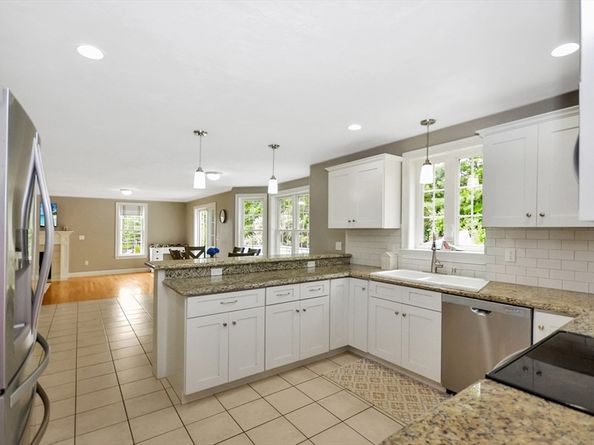 8 Autumn Gate Cir, Millbury MA 01527