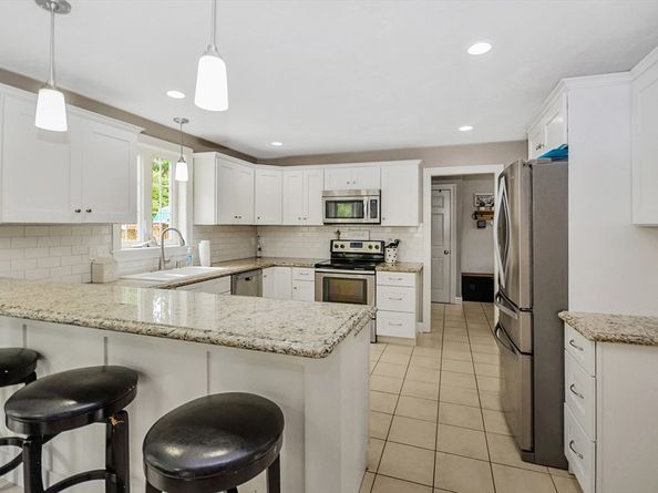 8 Autumn Gate Cir, Millbury MA 01527