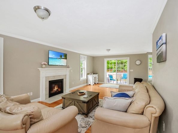 8 Autumn Gate Cir, Millbury MA 01527