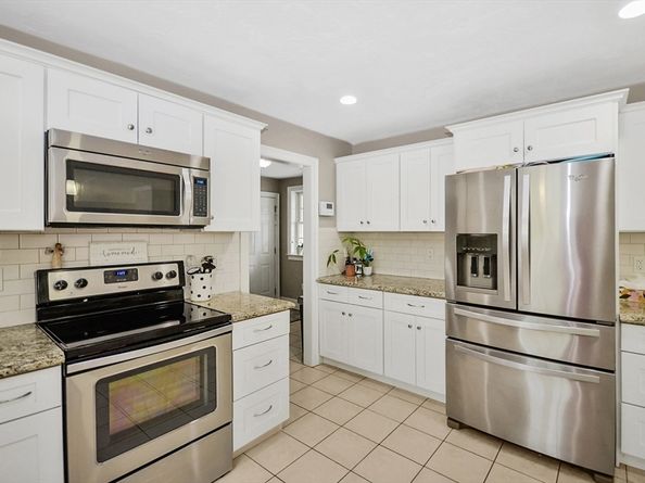 8 Autumn Gate Cir, Millbury MA 01527