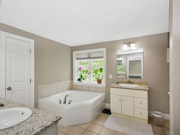 8 Autumn Gate Cir, Millbury MA 01527