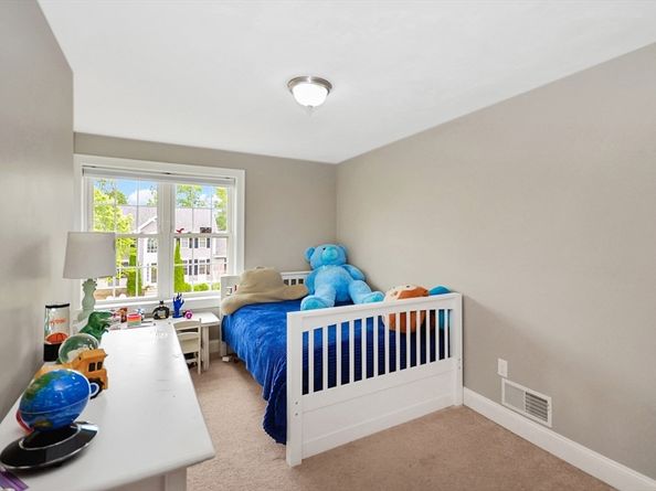 8 Autumn Gate Cir, Millbury MA 01527