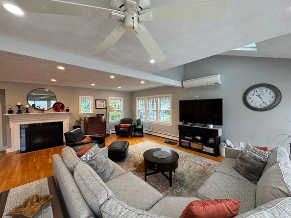 5 Riverbank Rd, Salem MA 01970