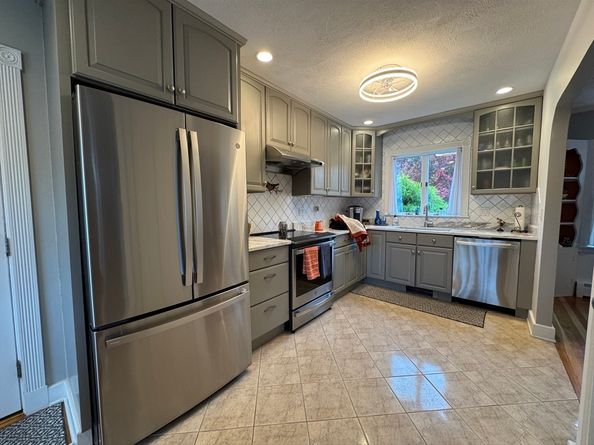 5 Riverbank Rd, Salem MA 01970