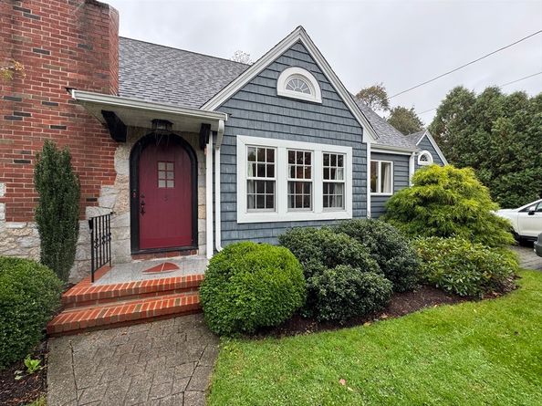 5 Riverbank Rd, Salem MA 01970