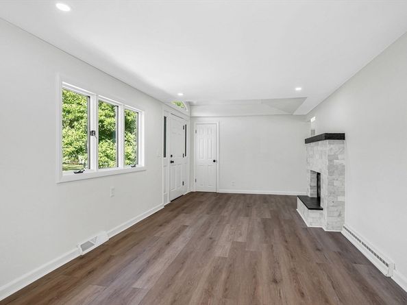 10 Gassett Rd, Westford MA 01886