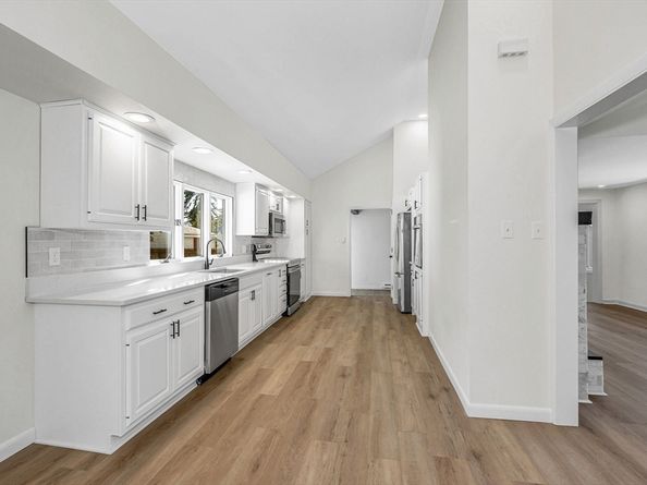 10 Gassett Rd, Westford MA 01886