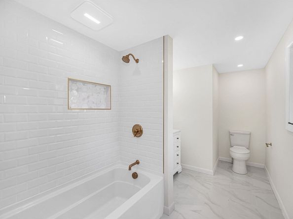 10 Gassett Rd, Westford MA 01886