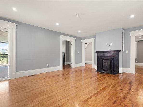 70 School St, Waltham MA 02452