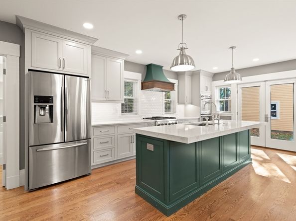 70 School St, Waltham MA 02452
