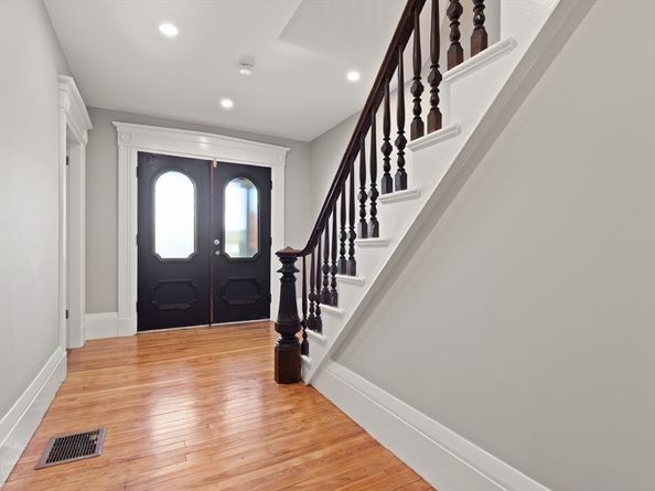 70 School St, Waltham MA 02452