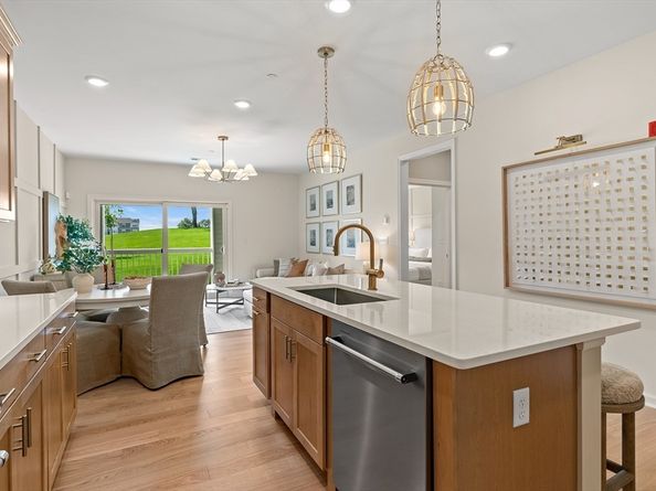 399 Neponset 211, Canton MA 02021