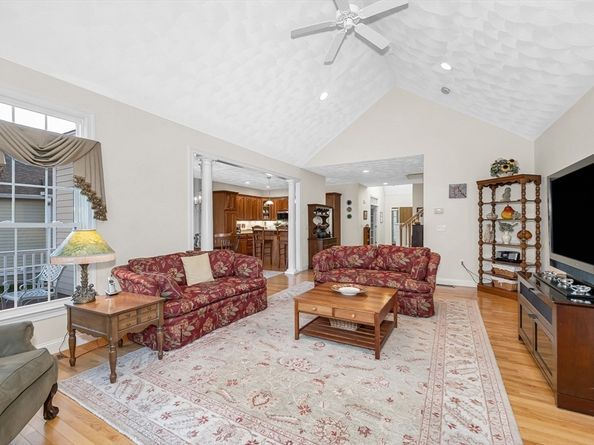 141 Cortland Dr, North Andover MA 01845