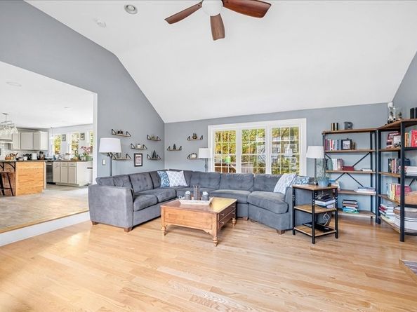 20 Edward Dr, Pembroke MA 02359