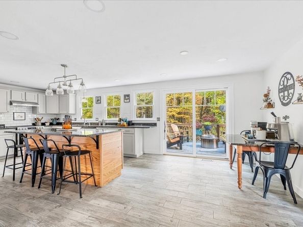 20 Edward Dr, Pembroke MA 02359