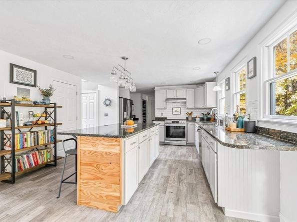20 Edward Dr, Pembroke MA 02359