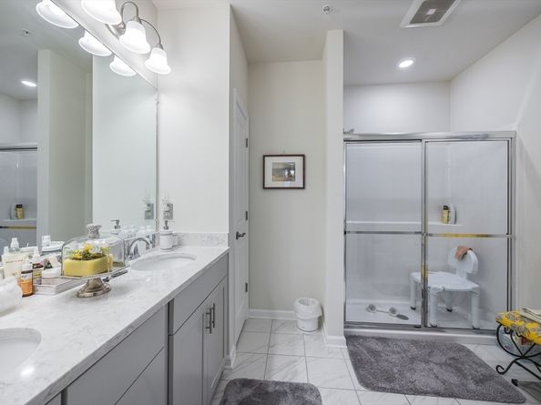 4 Francis Dr 207, Andover MA 01810