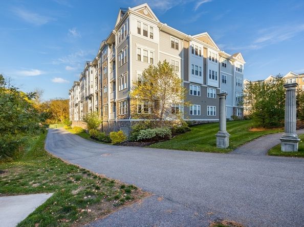 4 Francis Dr 207, Andover MA 01810