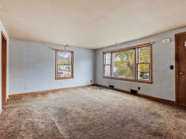 70 Ken Dr, Gardner MA 01440